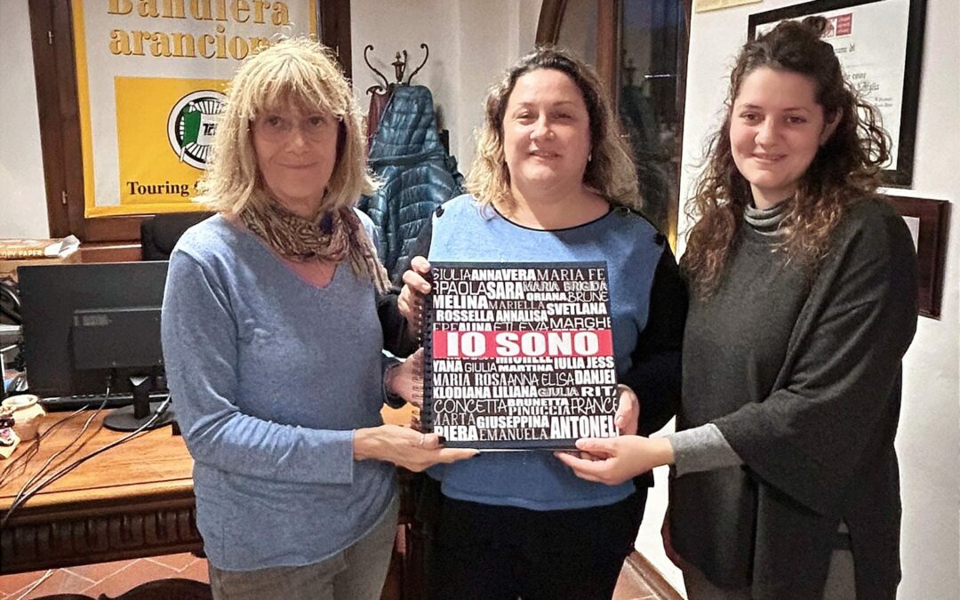 Consegnato al Sindaco il libro firme